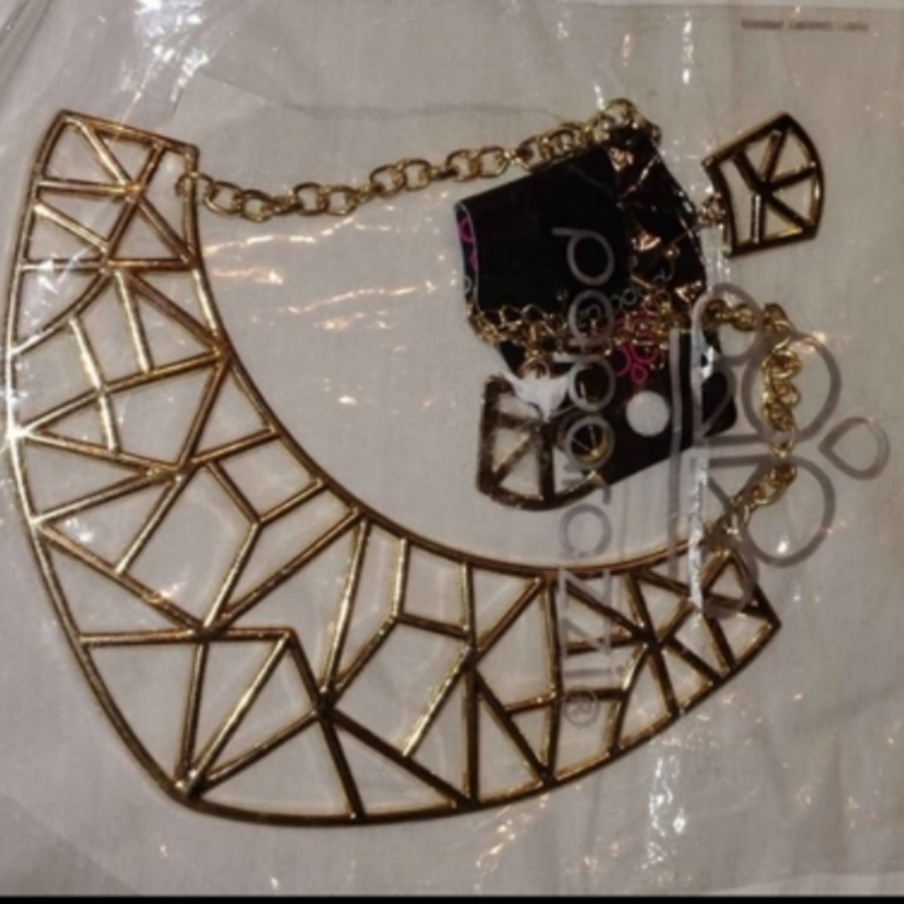 NWT - Rare! Vintage Chic Bib Necklace and Earrings Aztec Gold Set.